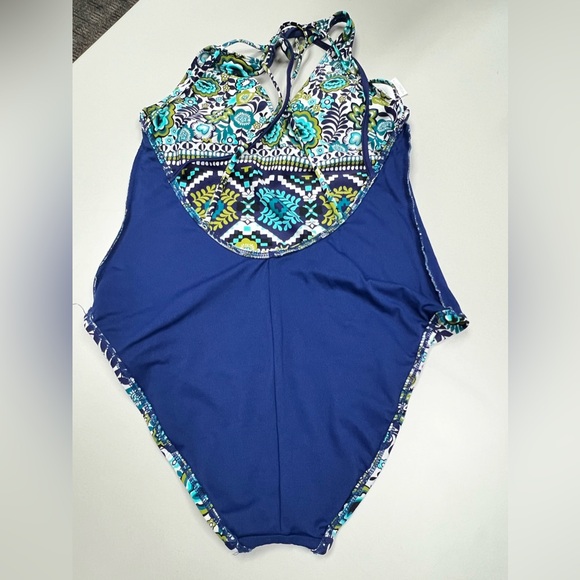 Low Back Crisscross Swimsuit - Picture 7 of 13